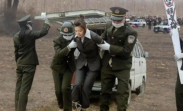 老法警回忆行刑开枪时犯人回头质问自己当场吓瘫休了一个月假