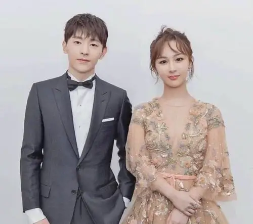 邓伦杨紫终于有机会同框了,粉丝们又开始疯狂站队了!