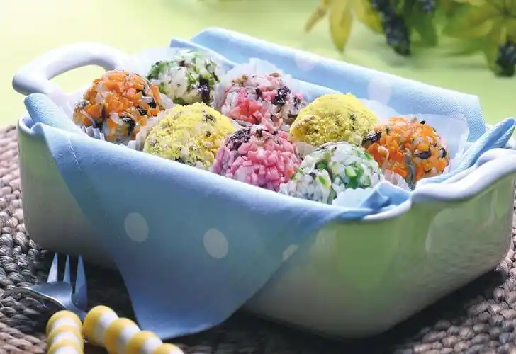 彩色饭团 颜色鲜艳 营养丰富非常适合孩子吃... 来自美食生活网纪财主