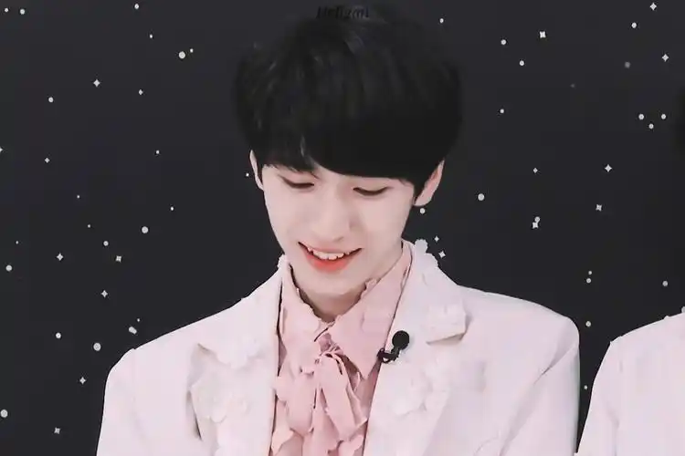 严浩翔笑起来有这么好看