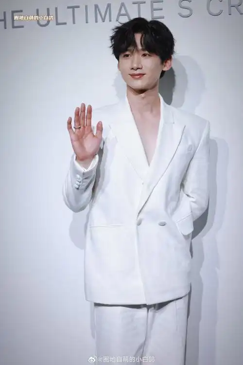 白敬亭真空深v西装##白敬亭白色真空深v西装