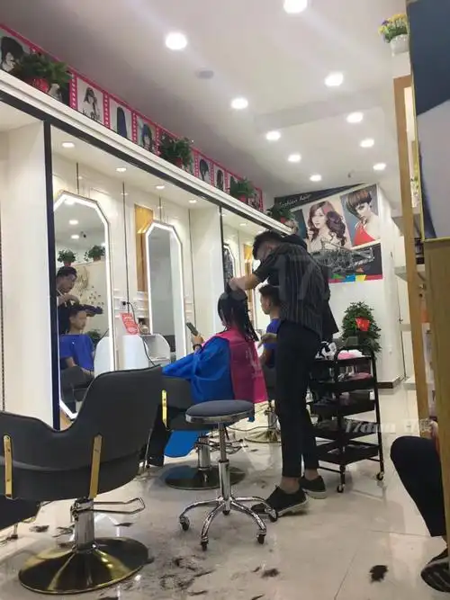 美发店70平方双门面低价转让