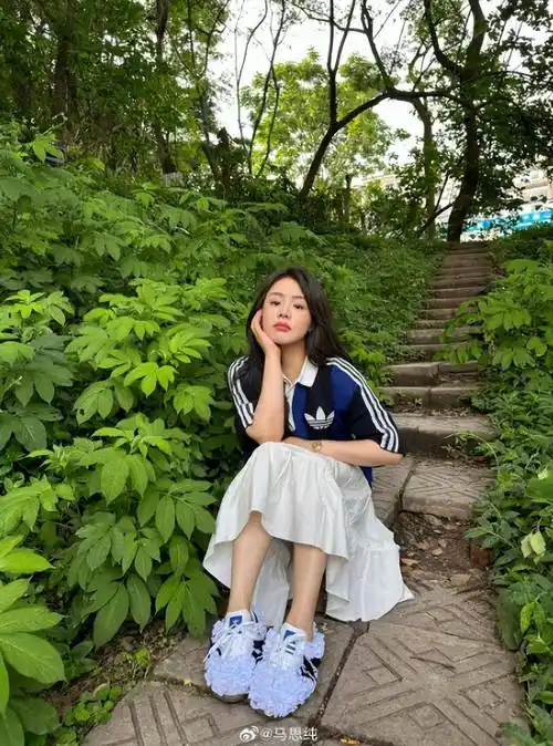 马思纯分享元气生活照 活力四溢引关注