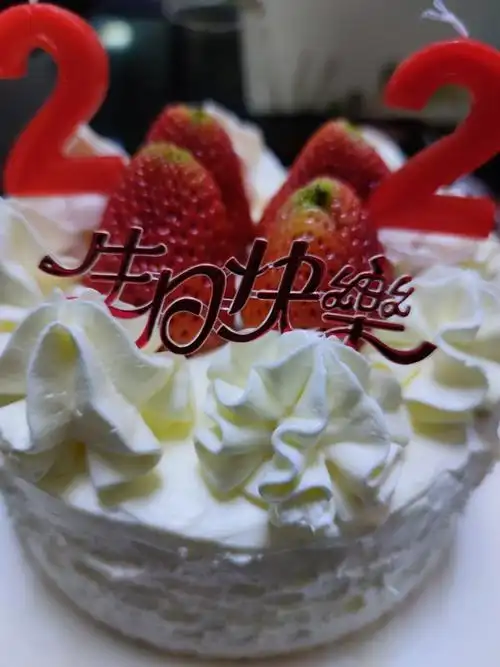 是拥有两个生日蛋糕的22岁[牛年][牛年]
