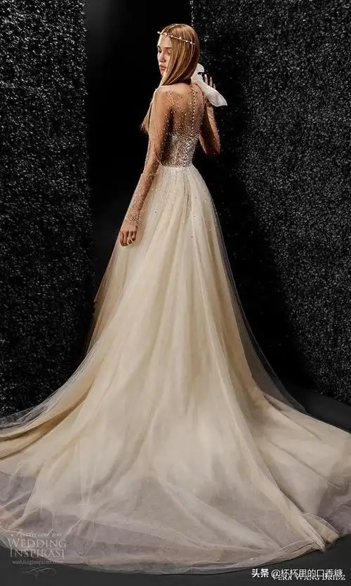 vera wang 2021秋季婚纱系列 时尚前卫新娘嫁衣