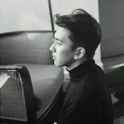 男生低调成熟的微信头像霸气大全 帅气背影侧面男生图片头像