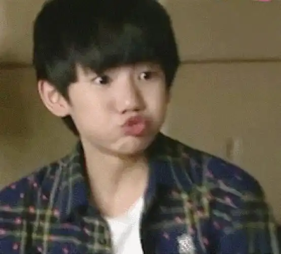 来看看嘟嘴的源源呀