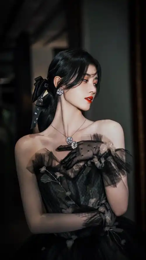 鞠婧祎浅黑复古纱裙##鞠婧祎满月之下请相爱