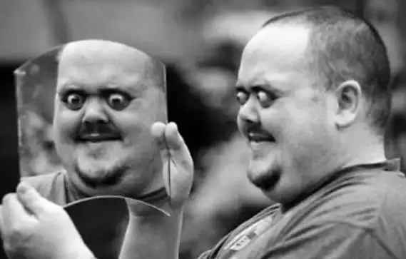 世界上眼球最突出的人约翰道尔眼睛能凸出12毫米