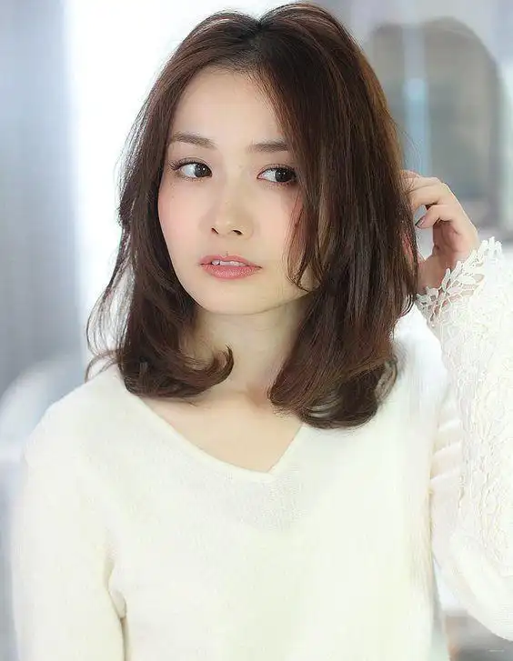 推荐适合方形脸的发型,立变小脸