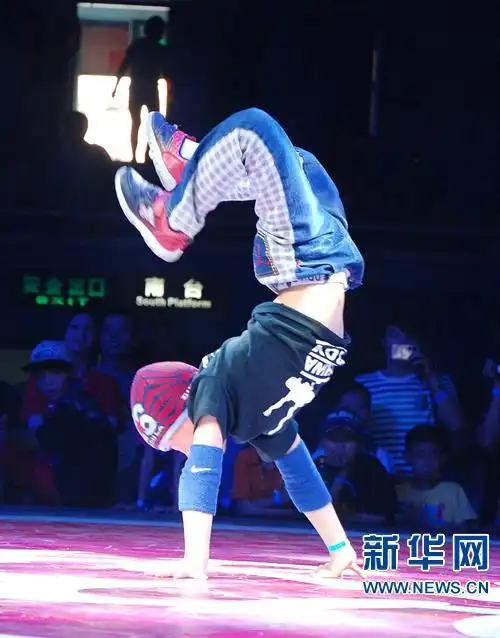 "我们是未来"全国少儿街舞大赛在郑州举行