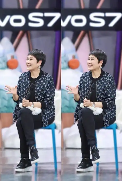 张凯丽哪像妈妈辈的人棱形墨镜配利落短发好精致看着就像姐姐