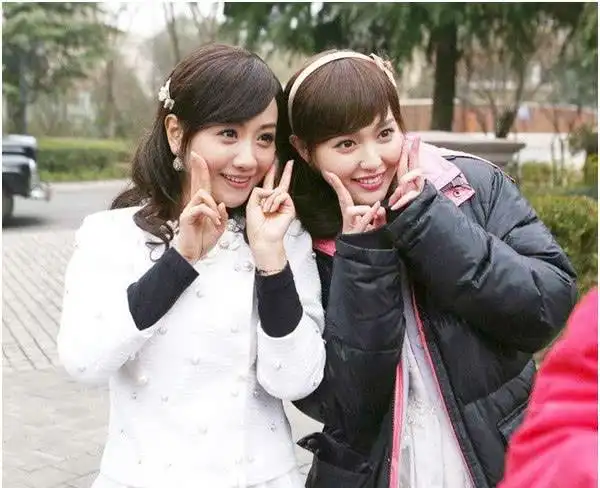 杨蓉和唐嫣4年前合影曝光,网友:谁的颜值更高一目了然