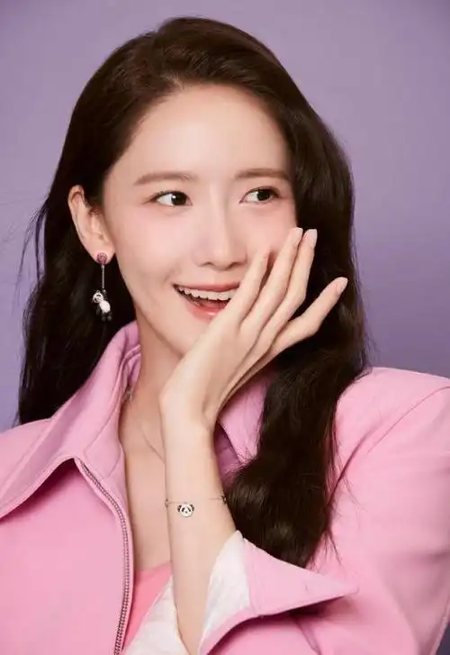 银幕璀璨镜头下的林允儿电影与写真共绘女神魅力画卷