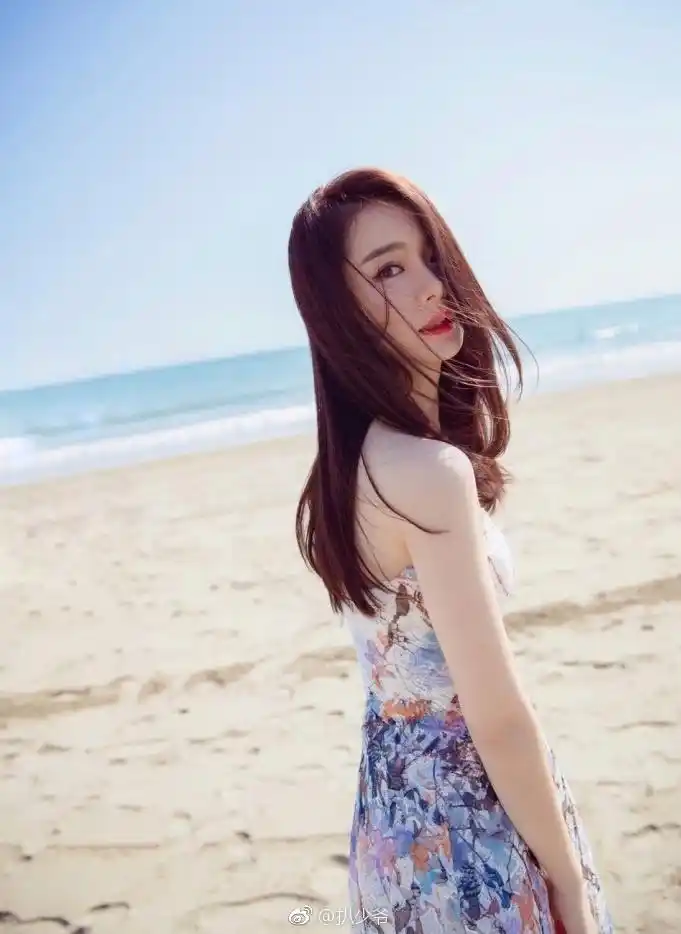 戚薇海边随拍,阳光,沙滩,美女,一切如此美好.