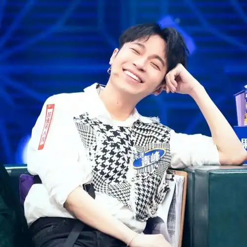 半夜在床上憋笑真的好辛苦)#吴青峰