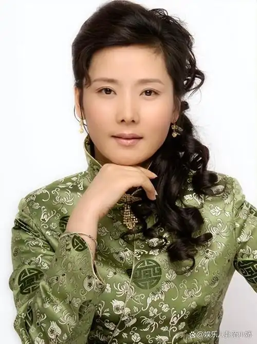 文章标题:何赛飞凭借《追月》荣获第36届金鸡奖,梦想成真!