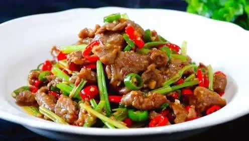 炒牛肉嫩滑有小窍门,从切肉到腌制都有关系,这样做好吃又嫩滑