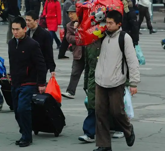 火车站,匆匆回家过年人们!