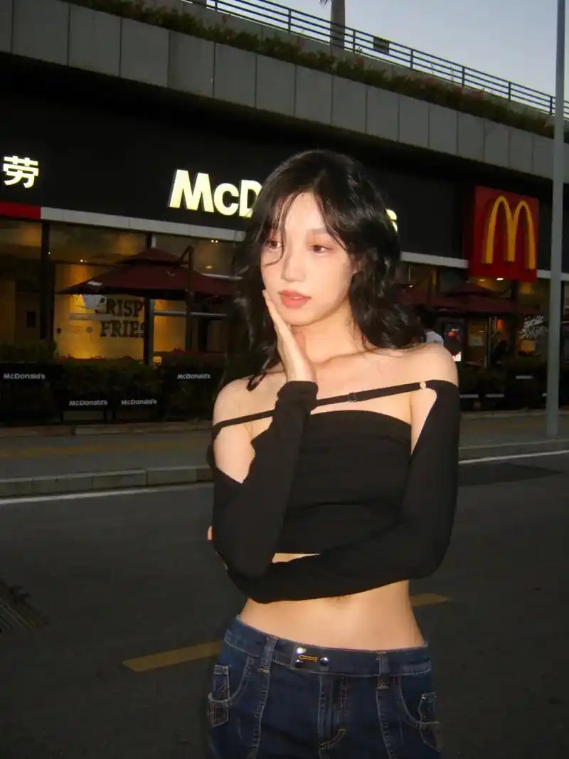 瑜伽老师夸我腰好看.#分享照片 #美丽坏女人 #185大帅哥 - 抖音