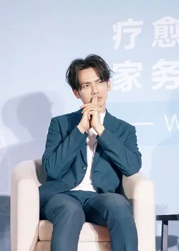 钟汉良空降品牌线下活动现场大合唱悠闲时光