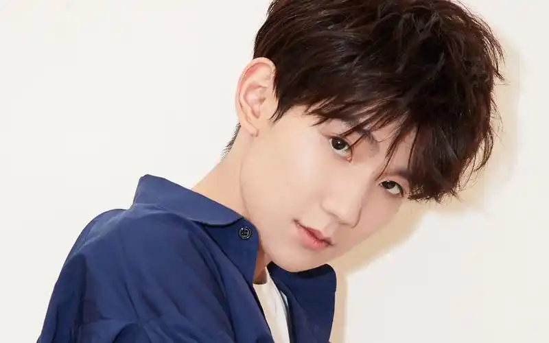 王源帅气图片高清桌面电脑壁纸