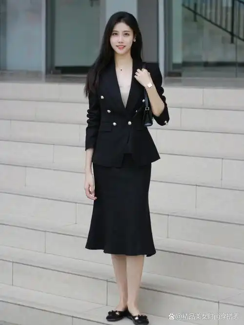 如何在这样紧张的时间里,给自己准备一身时尚品位拉满的穿搭,今天就