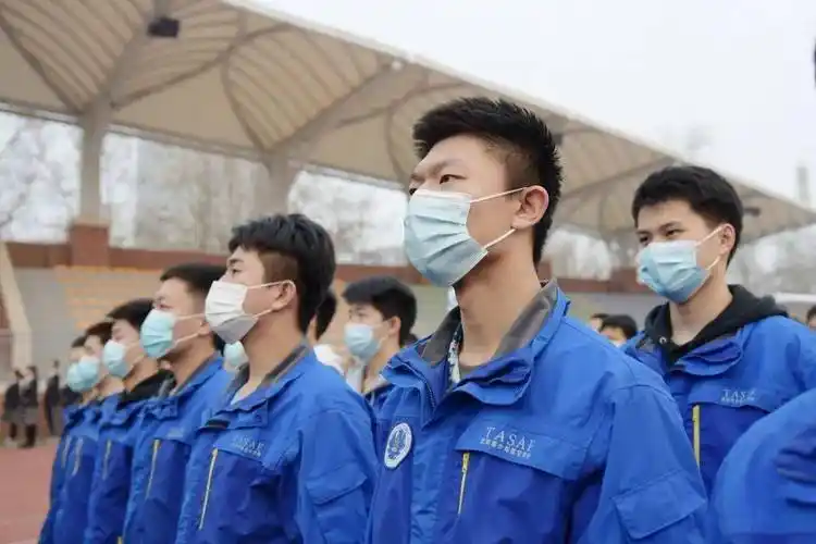 以最饱满的热情谱写二中新篇章 | 石家庄二中举行升旗仪式暨第41届