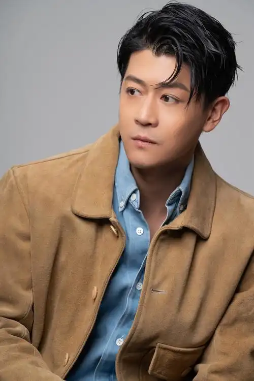 p>张朋,1986年6月27日出生于河北石家庄,中国大陆男演员,主持人,毕业