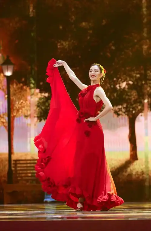 钟楚曦超话96#第36届中国电影金鸡奖#「金梭和银梭,匆匆眼前过」