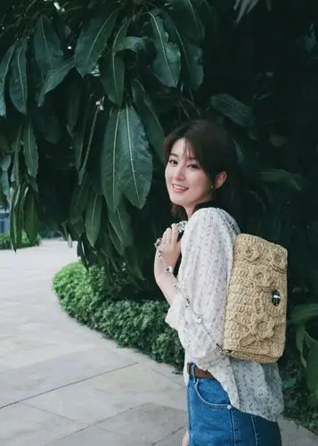 乔欣晒近照,笑容灿烂,时尚俏丽,如邻家小妹般可爱_高清图集_新浪网