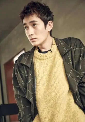 朱一龙短发造型洋溢着青春的气息,蓬勃的少年感仿佛要溢出屏幕!