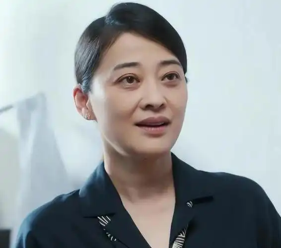 歌手夏天资料照片 著名演员夏天个人资料 - 歌词译