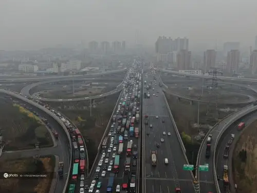 独家:航拍秦滨高速天津滨海新区段晚高峰堵车 - ic_photo - 图虫