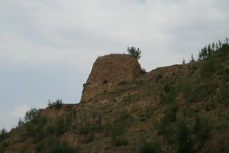 中国长城建筑与地理信息数据库 :: 十九墩5号烽火台