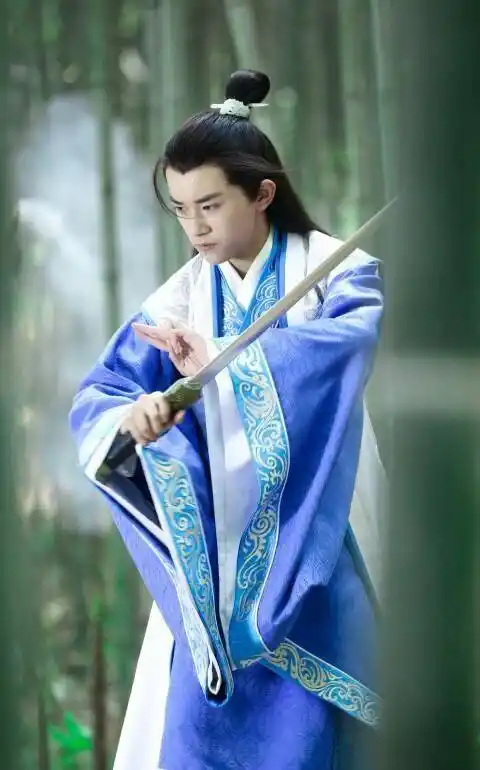 明星古装拿剑造型,这次真被罗云熙和易烊千玺帅到了_霍建华_感觉_帅哥