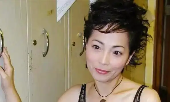 明星揭露圈中内幕一个比一个肮脏陪睡只是冰山一角