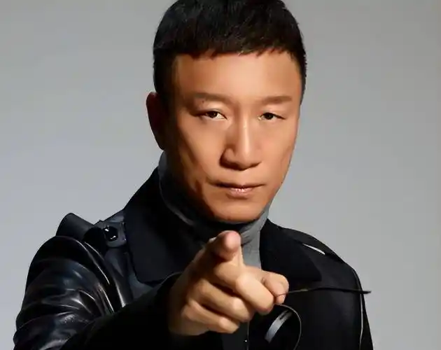 孙红雷:贫民窟的"霹雳舞王",25岁成为中戏旁听生,坎坷逆袭路_父母