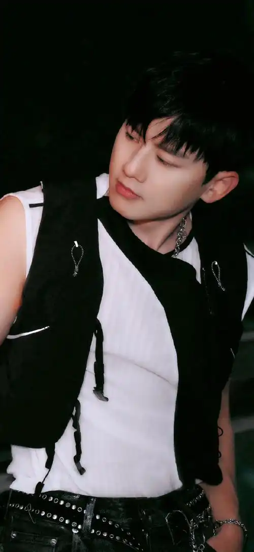 张杰超话#张杰未live巡回演唱会#【修-壁纸9p】满眼星辰,尽是烟火山野