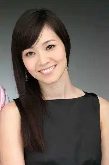 端庄气质,甜美微笑的"侯佩岑",用经典语录告诉我们辩证生活