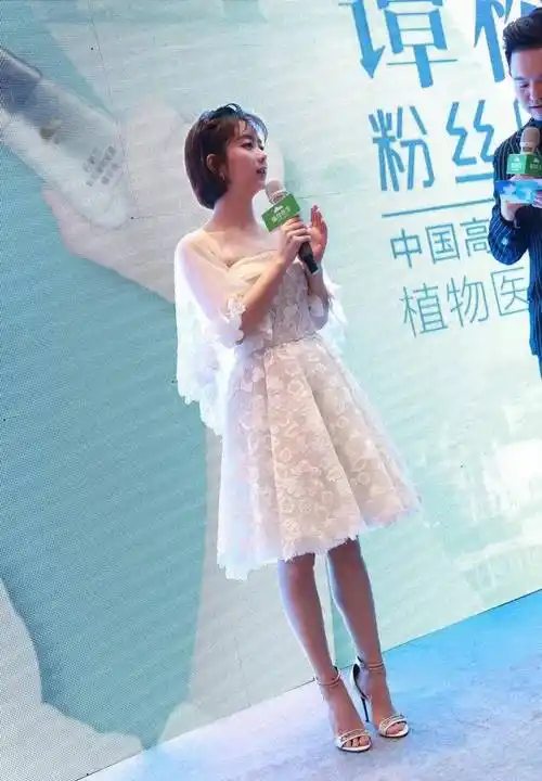 谭松韵|高跟鞋美腿,妖艳性感又可爱_身材_魅力_气质