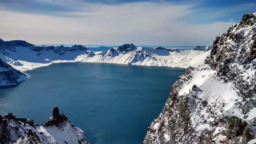 雪山关外云雾之巅三江之源奇山峻岭拥抱美丽的长白山