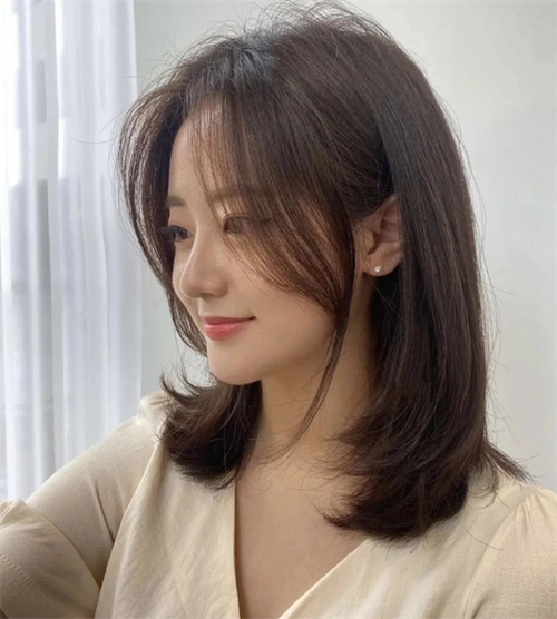 今年最流行的锁骨发 发量多or少都适合剪_最新发型 - 美发站