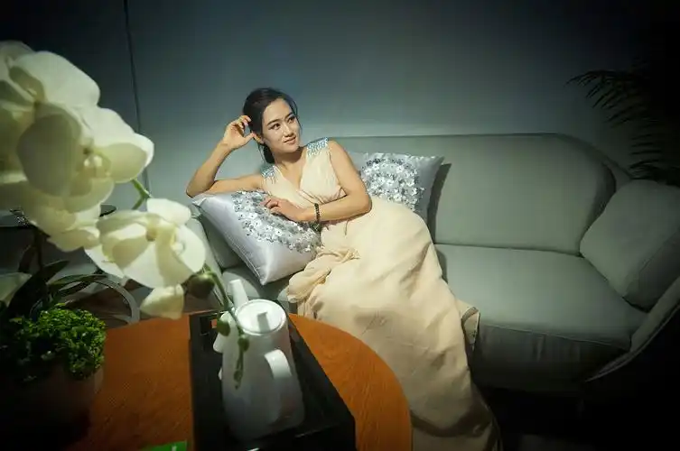 室内弱光人像练习 .