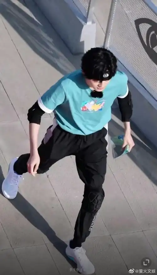 宋亚轩脖子以下全是腿##宋亚轩的腿长