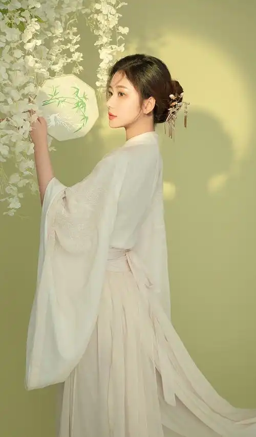 淡雅唯美古风意境句子美女