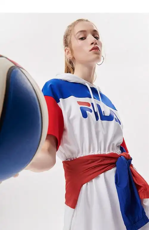 koki同款filafusion斐乐女装潮牌连衣裙新款撞色连帽运动休闲裙标准白