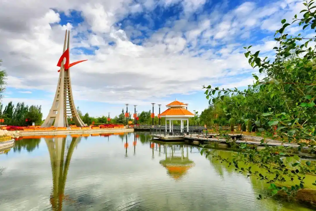 同时,格尔木市认真策划并实施青海人"游"格尔木活动,动员全市各相关