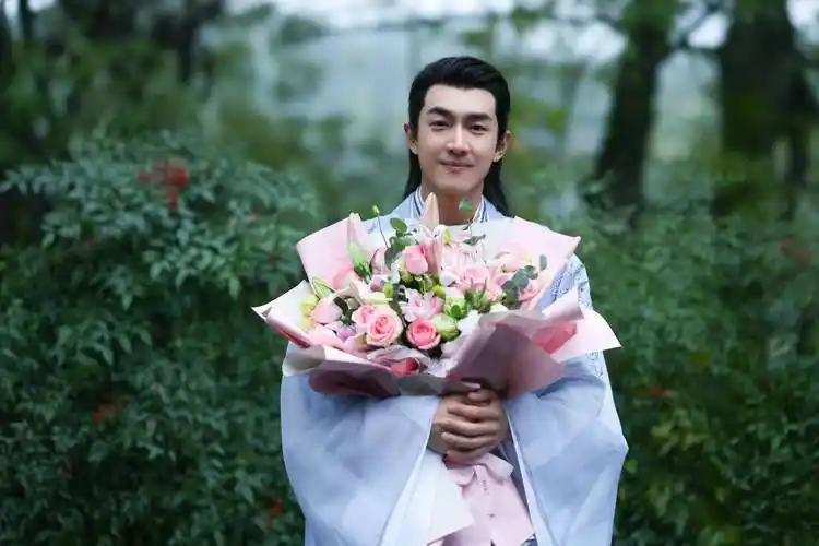 林更新新剧《与凤行》杀青 行止神君不舍泪洒片场_花絮_电视剧_剧本