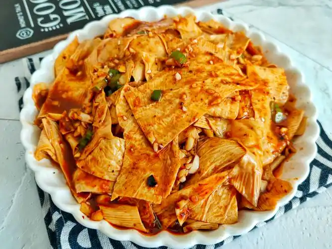 油豆皮怎么做好吃(让人无法抗拒的油豆皮做法)